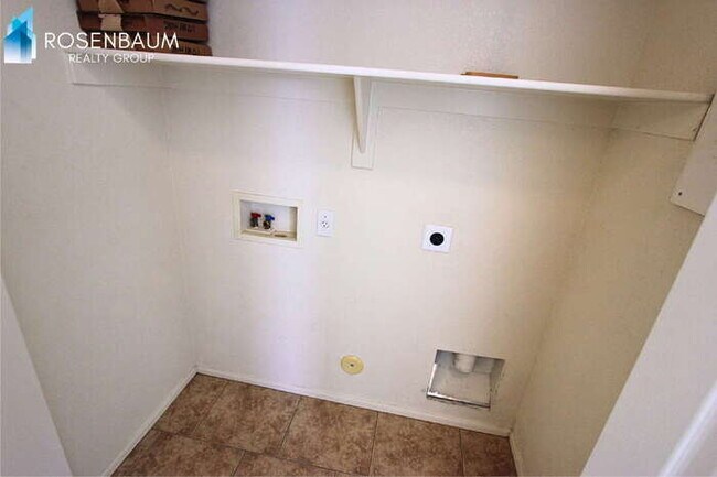 Building Photo - Charming 3-beds, 2-baths home in Wigwam Creek of Litchfield Park!