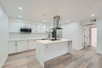 Building Photo - QUALITY DESIGNER Remodeled Condo in a Guar...