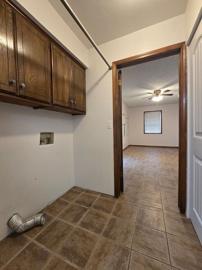 Building Photo - 4 bedroom 2 bath home in Seminole!