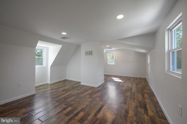 Building Photo - 1979 US-206