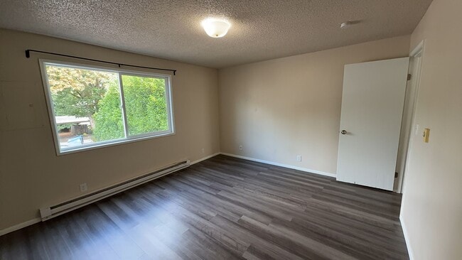 Building Photo - 1 Bedroom in Beautiful Residential Area Close to Downtown Pet Friendly