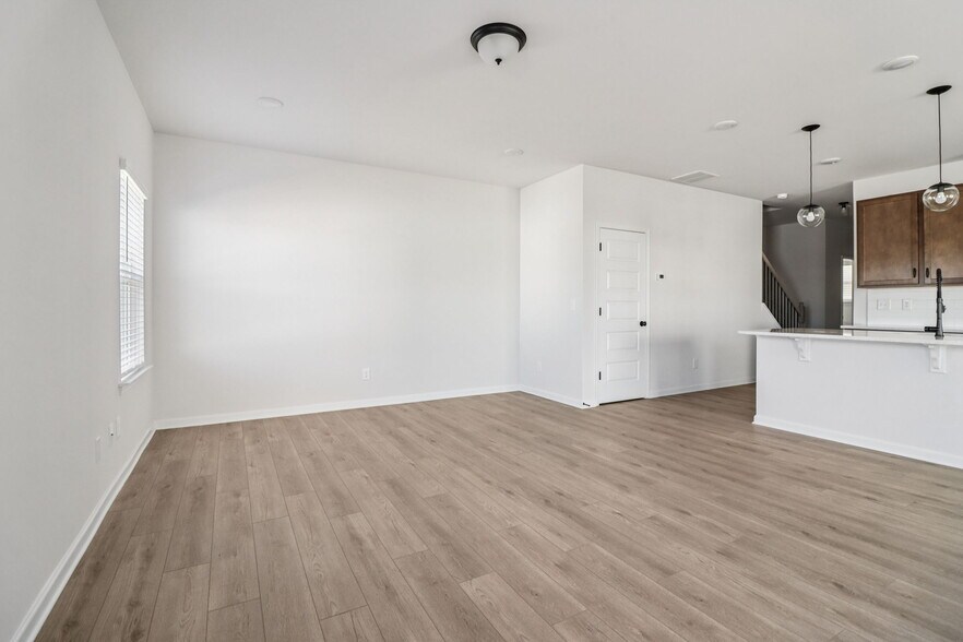 Building Photo - 708 Shetland Trl