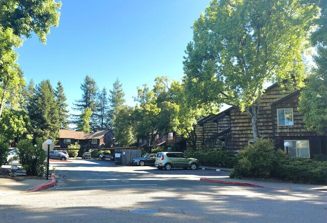 Building Photo - 1358 Parkway Dr