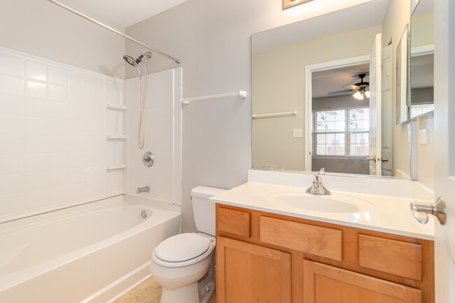 Building Photo - 520 Lincoln Station Dr