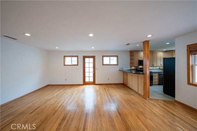 Building Photo - 732 Rosecrans Ave