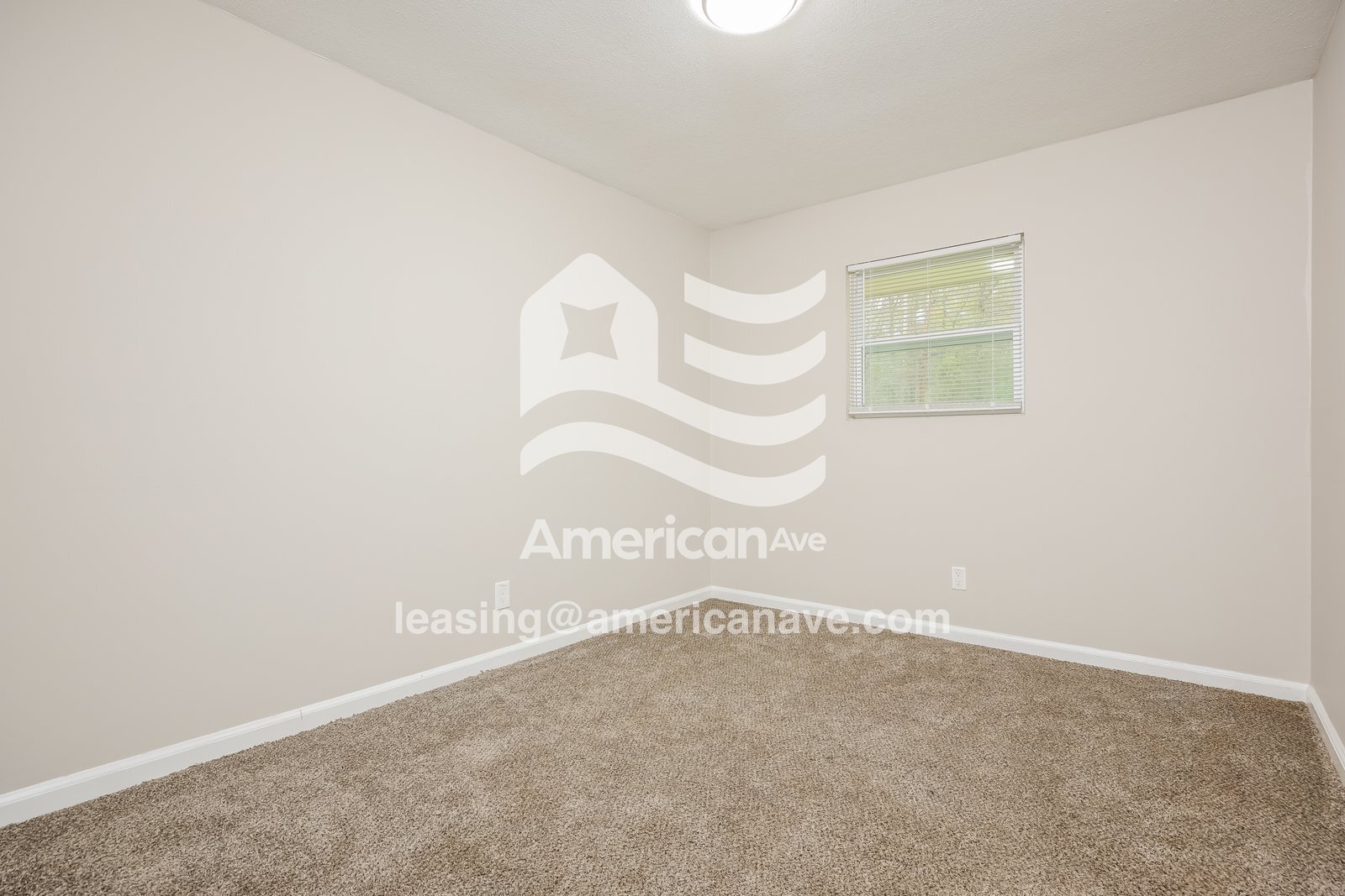 Building Photo - 1439 Chalbena Ave