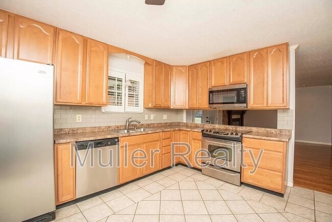 Building Photo - 10837 Dineen Dr