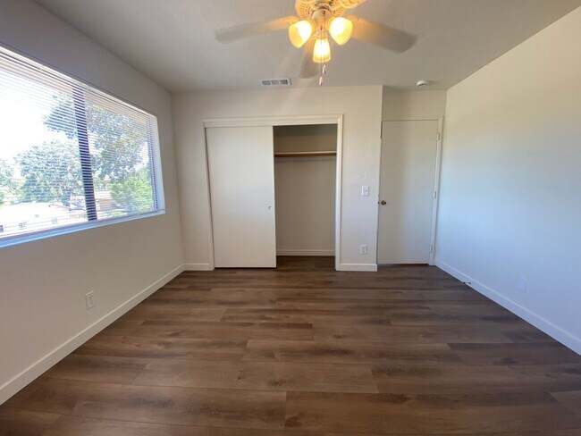 Building Photo - Downtown Duplex