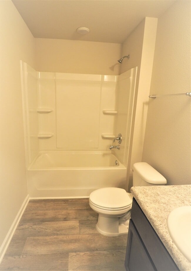 Building Photo - 4 Bedroom home with community pool!