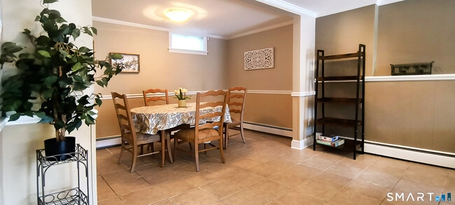 Building Photo - 14 Lake Dr N