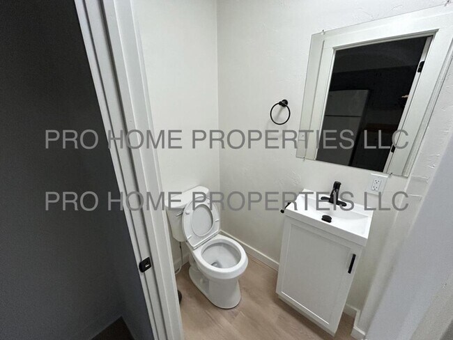 Building Photo - 400 Walton Ave