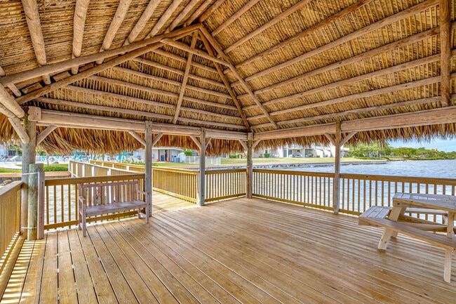 Building Photo - 8200 Lakeshore Dr