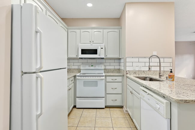 Building Photo - 33 Courtyard Way