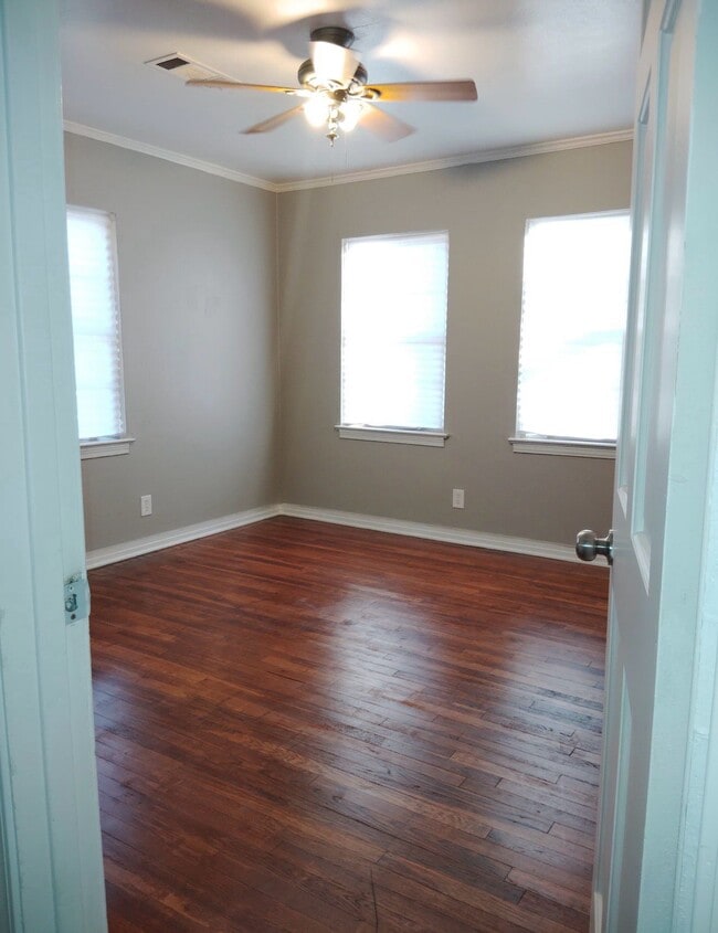 Building Photo - 3106 SW 10th Ave