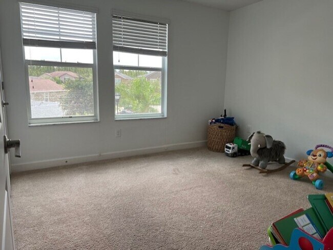 Building Photo - Single Family Home