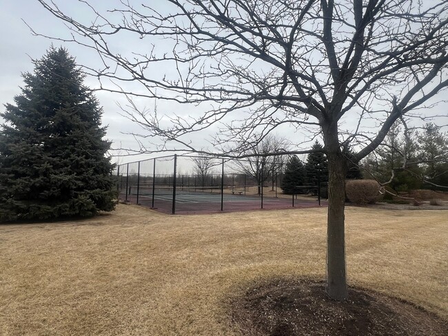 Building Photo - 285 Lakeshore Dr