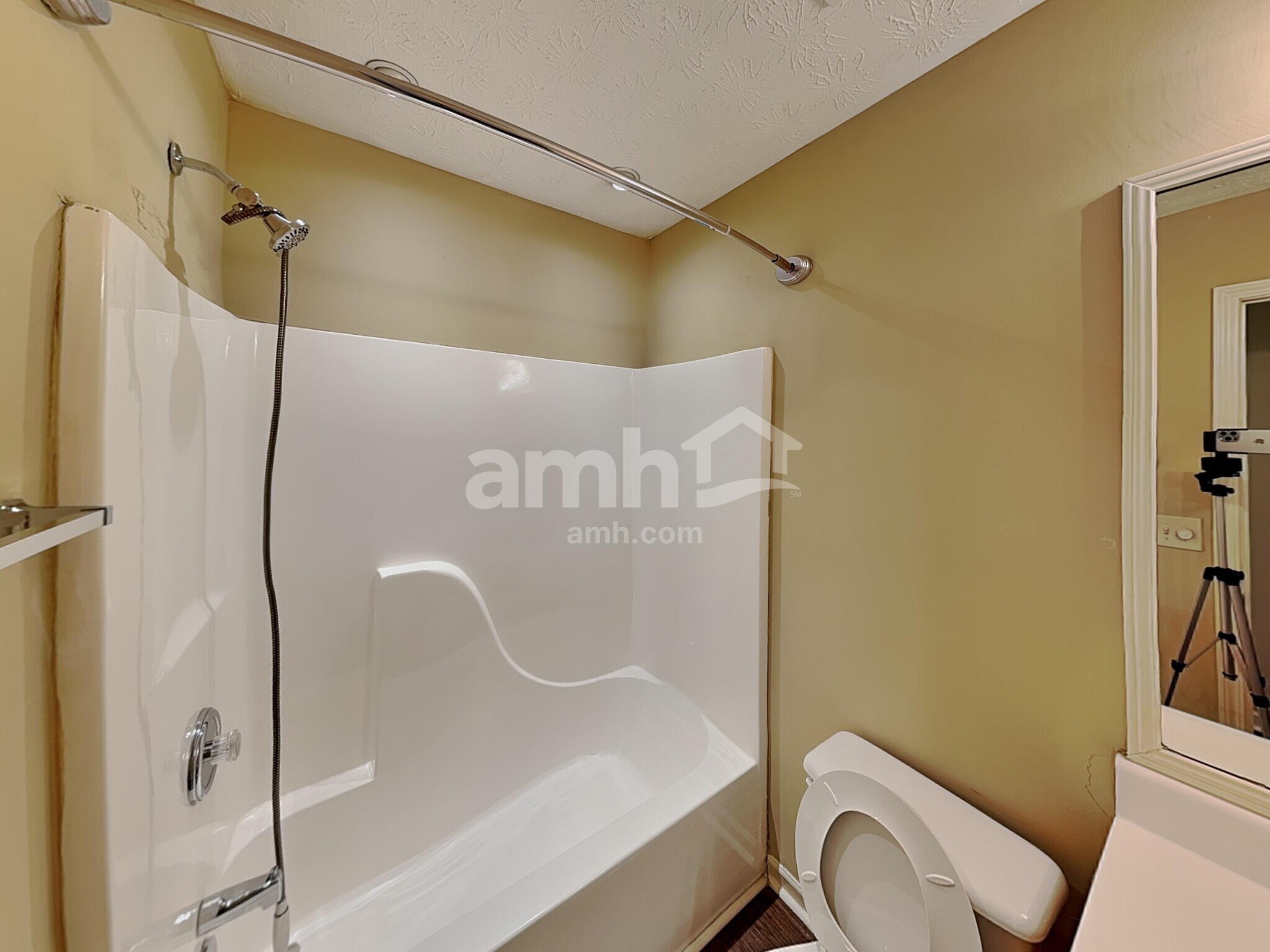 Building Photo - 2207 Lazy Days Rd