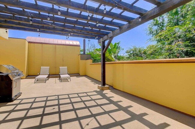 Building Photo - 4128 Whitsett Ave