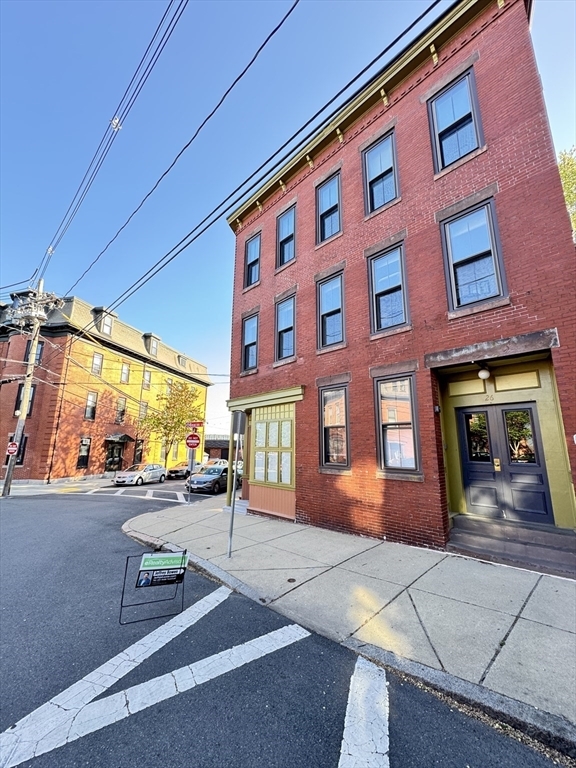 Building Photo - 26 Beacon St