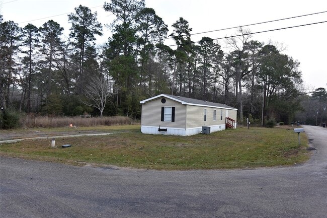 Building Photo - 2 Lakeview Ln