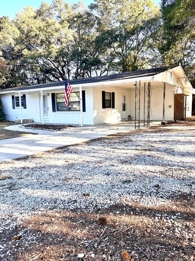 Building Photo - 420 Edge Ave