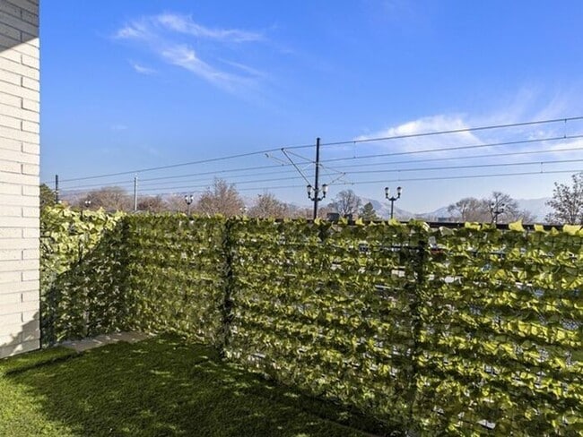 Building Photo - Downtown Beautiful 4 bed, 4 bath town-home