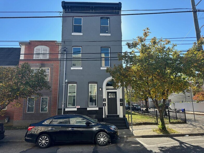 Primary Photo - 1716 W Oxford St