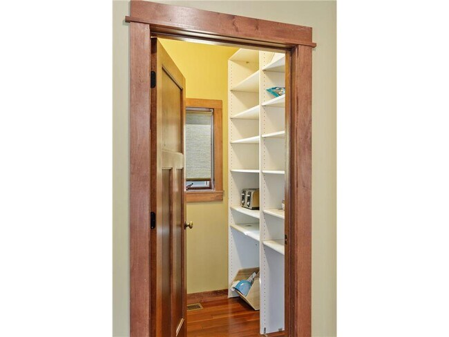 Building Photo - 2313 Cole Ave SE