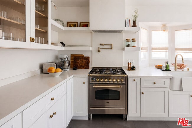 Building Photo - 1916 W 94th St