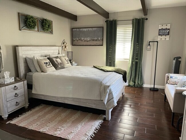 Building Photo - 2 BEDROOM 2 BATH+ LOFT - HORSE PROPERTY - FURNISHED