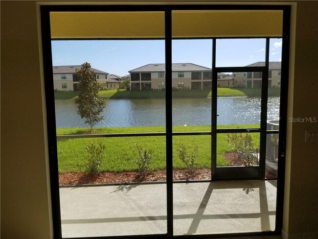 Building Photo - "Spacious 3-Bedroom Townhouse with Lake Vi...