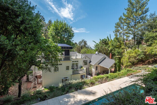 Building Photo - 9305 Hazen Dr