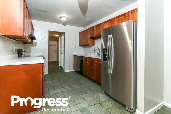 Building Photo - 719 Place Chateau