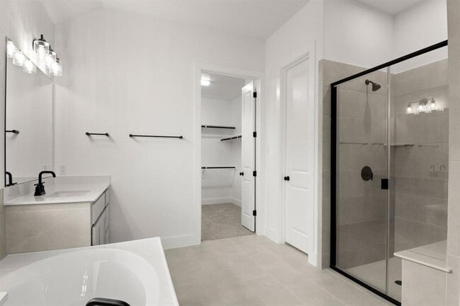 Building Photo - 373 Hollister Dr