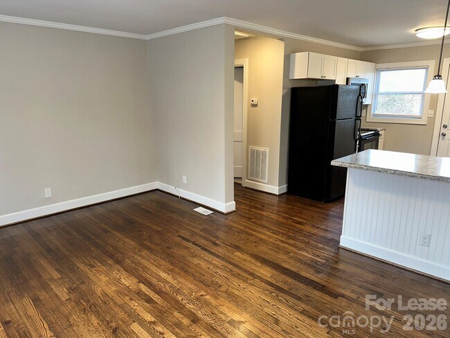 Building Photo - 148 S Smallwood Pl