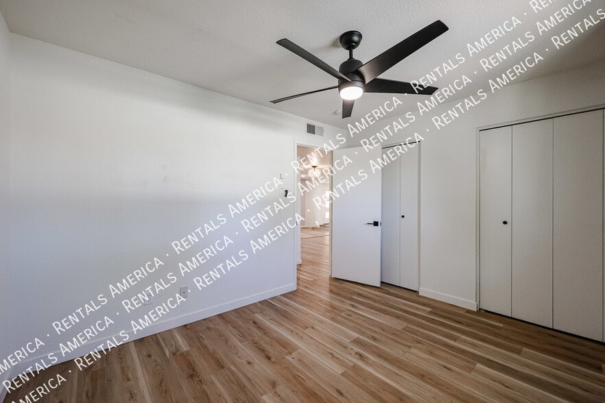Building Photo - 1430 E Bell De Mar Dr