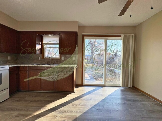 Building Photo - 1016-1018 SW Kingscross Rd