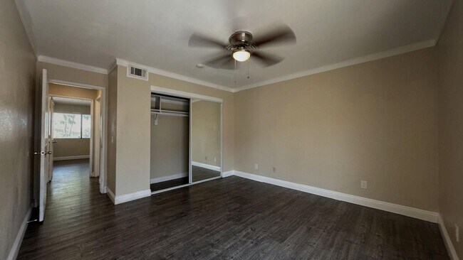 Building Photo - Custom Built 5 Bedroom 3 Bathroom Home in ...