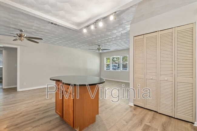 Building Photo - 336 Dodge Dr