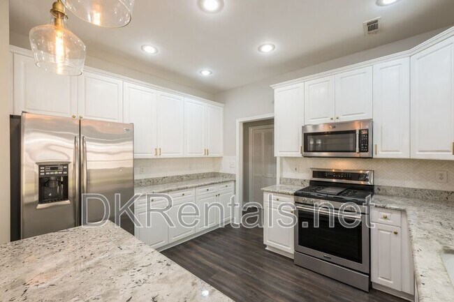 Building Photo - 1512 Fallen Leaf Dr SW