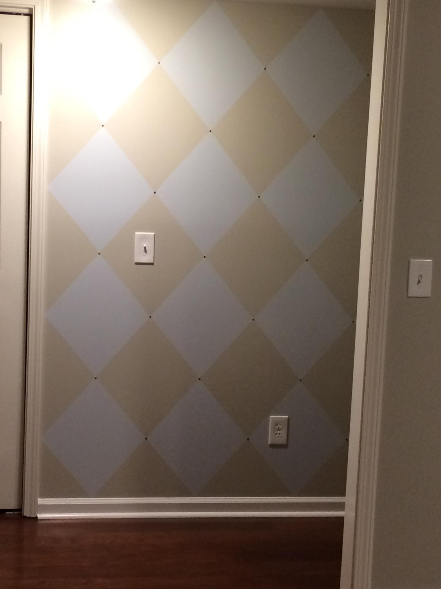 fun accent wall - 226 Hillsboro Pl