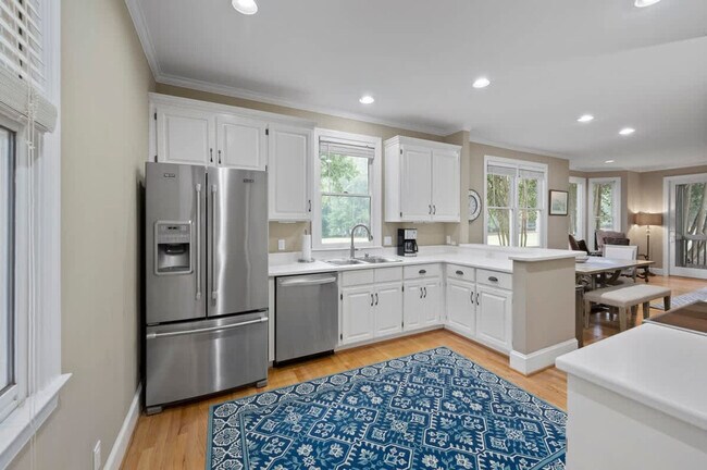 Building Photo - 110 Mayfair Ct