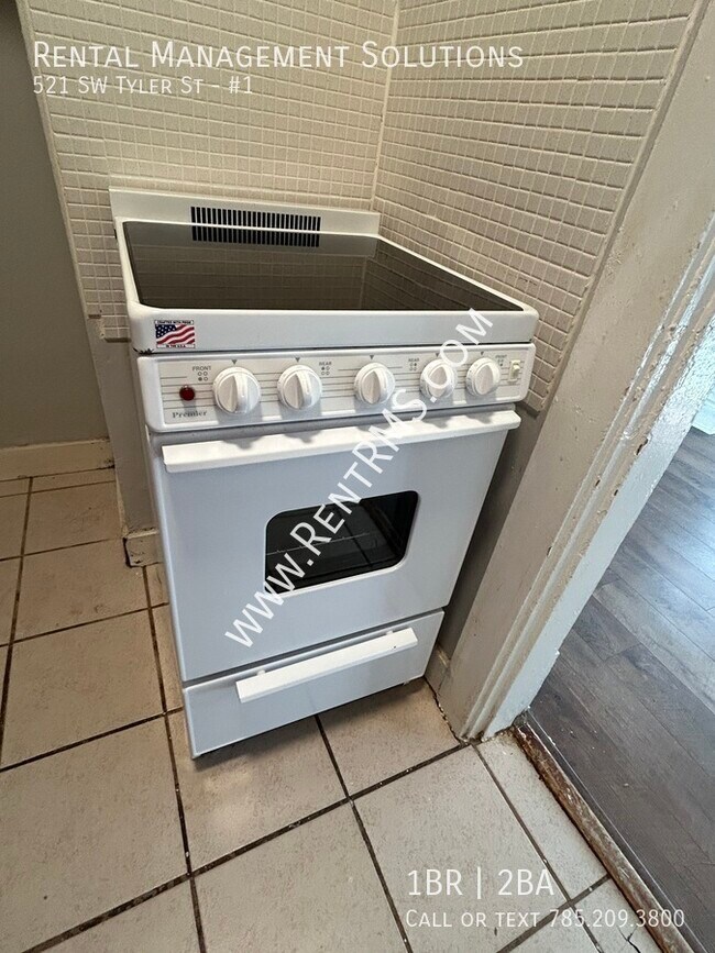 Building Photo - 521 SW Tyler St