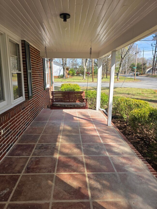 Building Photo - 3 BR House UTILITIES INCL!!!!