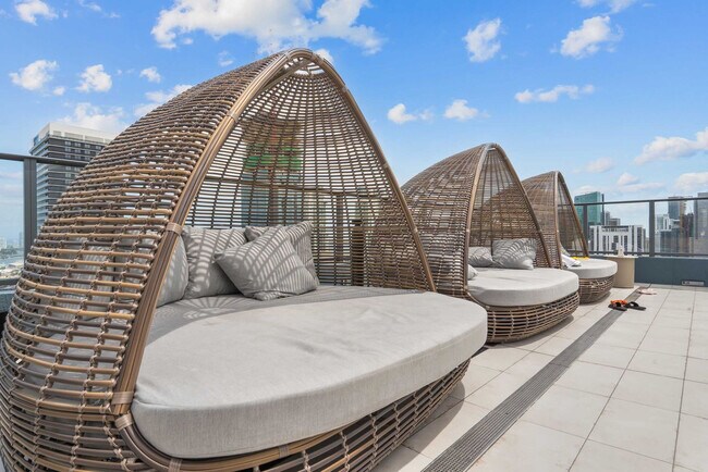 Building Photo - 121 NE 5th St