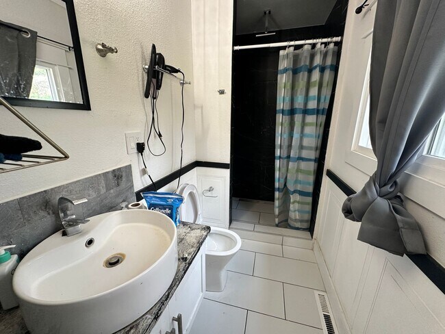 Building Photo - 117 Winston Dr