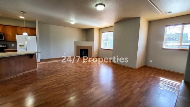 Building Photo - Charming 4B/3BA Craftsman in Gresham!