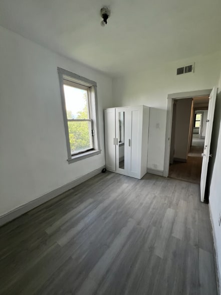 Building Photo - 1840 S Avers Ave