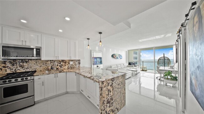 Building Photo - 2030 S Ocean Dr