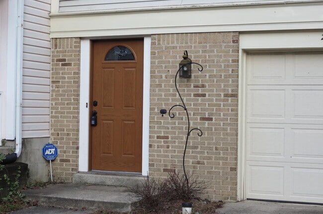 Building Photo - 2208 Wimbledon Cir